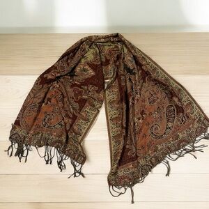 Pashmina and silk red and gold reversible paisley scarf with fringe